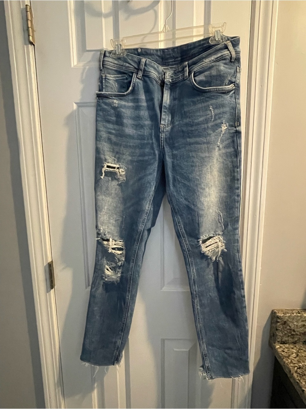 Zara Women’s Light Wash Distressed Skinny Jeans with Raw Hem